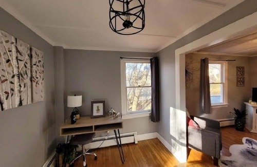 North Adams Cottage | Endearing cottage in the Berkshires, walking distance to downtown and Mass MoCA.