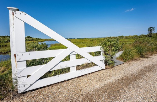 Pocomo House | Endless harbor views with water access - 2 min walk to beach!