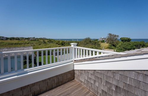 Pocomo House | Endless harbor views with water access - 2 min walk to beach!