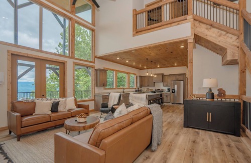 Sevierville Cabin | EndlessViews: Pool*Views*HotTub*Wifi*Theater*GameRoom*S/Secluded