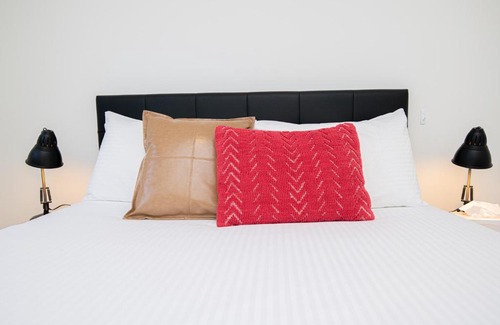 Orange Villa | Endsleigh II - Cosy 2 Bedroom Villa, Free Wifi, Near CBD