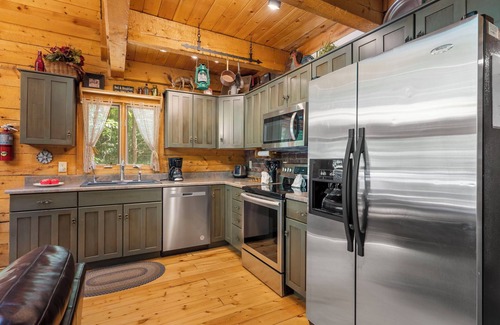 Blue Eye Cabin | Engleman Spruce Cabin - Game Room, Private, Community Pool, Car Charger