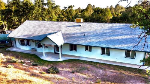 Mariposa Bed & Breakfast | Engvadonia Yosemite B and B
