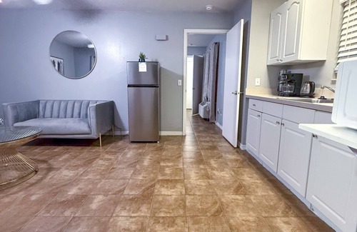 Davenport Apartment | Enjoy a Cozy Stay in Charming Studio in Davenport with AC, WiFi.
