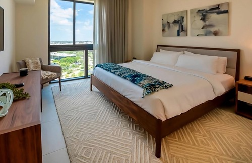 Doral Hotel | Enjoy a Hassle-Free and Suiting Stay! With Outdoor Pool, Pets Allowed