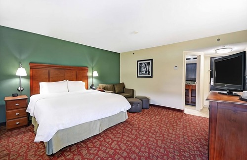 Athens Hotel | Enjoy a Hassle-Free and Suiting Stay! Pet-friendly Hotel w/Pool, Free Breakfast