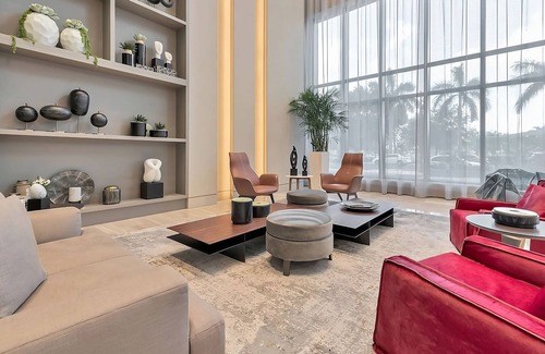 Doral Hotel | Enjoy a Hassle-Free Stay! Free Parking, Pool!