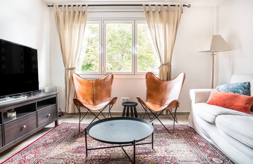 L'Hospitalet de Llobregat Apartment | Enjoy a peaceful escape from the hustle and bustle of the city center in this thoughtfully designed apartment.