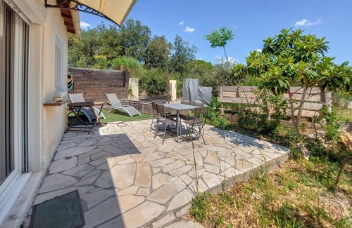 Cabrials House | Enjoy a quiet and relaxing vacation in this pleasant cottage in the countryside.