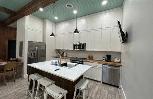 Arthur City Other | Enjoy a Relaxing Retreat to The Farmhouse in the East Texas Countryside!