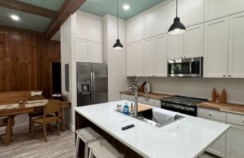 Arthur City Other | Enjoy a Relaxing Retreat to The Farmhouse in the East Texas Countryside!