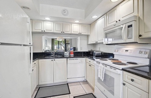 South Bradenton Condo | Enjoy A Suncoast Retreat: 15% off unit Nov 30!