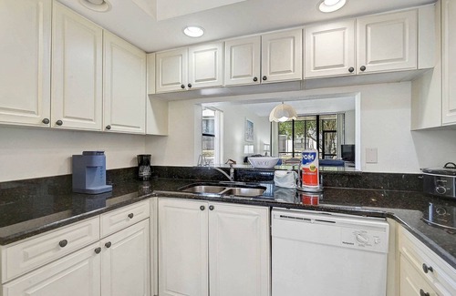 South Bradenton Condo | Enjoy A Suncoast Retreat: 15% off unit Nov 30!