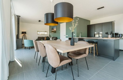 Ouddorp Resort | Enjoy all the extras of this vacation home, such as the wood-burning fireplace, wine refrigerator, and sun shower