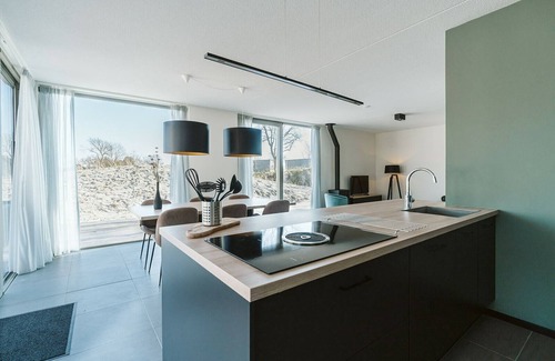 Ouddorp Resort | Enjoy all the extras of this vacation home, such as the wood-burning fireplace, wine refrigerator, and sun shower
