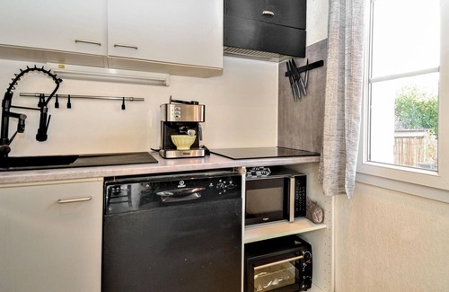 Gallargues-le-Montueux House | Enjoy an unforgettable vacation in this inviting vacation home with pool access.