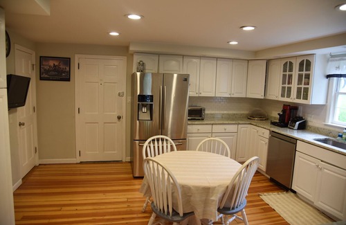 Gilford House | Enjoy Breath-taking Lake and Mountains views at the Belknap Point inn House