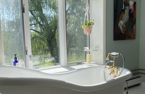 Salem House | Enjoy country vibes atop a hill just outside the village of Salem, NY!