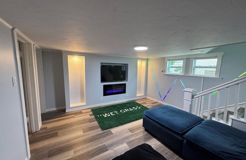 Surfside Historic District Apartment | Enjoy Daytona! Walk to the beach! Experience Fun!