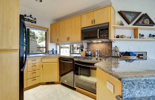 Century West Condo | Enjoy Deschutes River Views from Beautiful 1-Bedroom Mt. Bachelor Village Condo!
