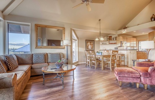 Century West Condo | Enjoy Deschutes River Views from Beautiful 2-Bedroom Mt. Bachelor Village Condo