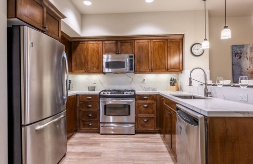Woodwinds House | Enjoy Fall in Mammoth Lakes! Townhome with 2 Private Decks, Hot Tub, Fireplace and Grill!