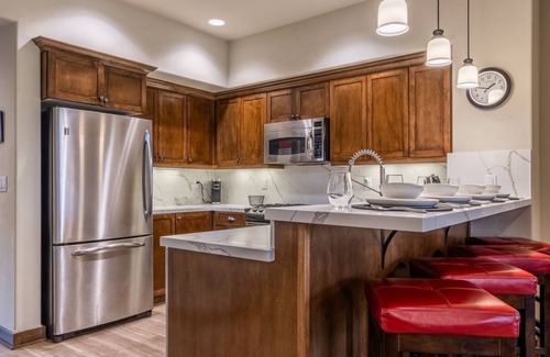 Woodwinds House | Enjoy Fall in Mammoth Lakes! Townhome with 2 Private Decks, Hot Tub, Fireplace and Grill!