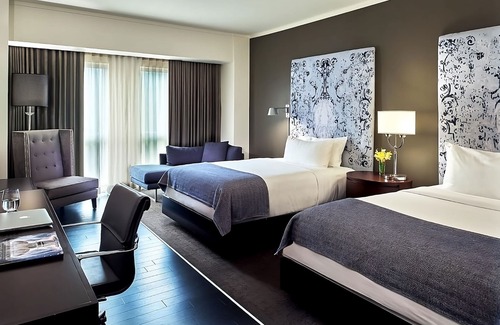 West Plaza Hotel | Enjoy Games At Kauffman Stadium! 2 Convenient Units, Near Country Club Plaza