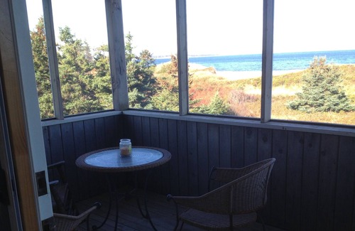 Bayfield Cottage | Enjoy Gorgeous Sunsets On This Rare Sandy Beach.