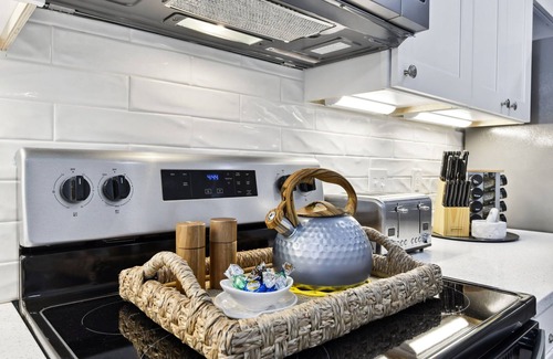 Bay St Louis House | Enjoy luxurious accommodations at LaMaison Cotiere