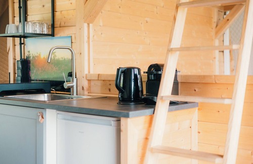 Nieuw Heeten House | Enjoy luxury glamping in the Waard Round Holly tent, with a pond view, a bathtub, and modern amenities for 4 people.