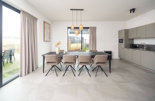 Zeewolde House | Enjoy luxury in the vacation villa Moon: 8-person villa with whirlpool, sauna and terrace by the water. Modern and spacious, ideal for a relaxing vacation!