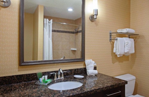 Shoreview House | Enjoy modern amenities at our room located near the CalTrain