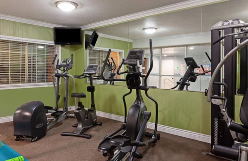 Shoreview House | Enjoy modern amenities at our room located near the CalTrain