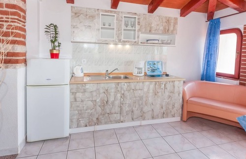 Brnobici Apartment | Enjoy sea views from the pool in Istria with family-friendly hosts