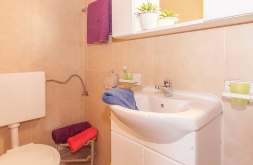 Brnobici Apartment | Enjoy sea views from the pool in Istria with family-friendly hosts
