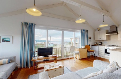 Hayle Cottage | Enjoy slow mornings watching the waves, and leisurely evenings watching the sunset over St. Ives