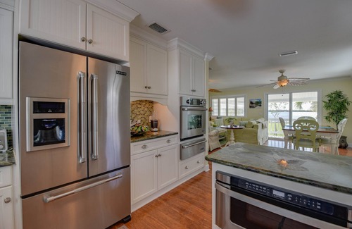 Big Pine Key House | Enjoy sunrises at this cozy canal front home !
