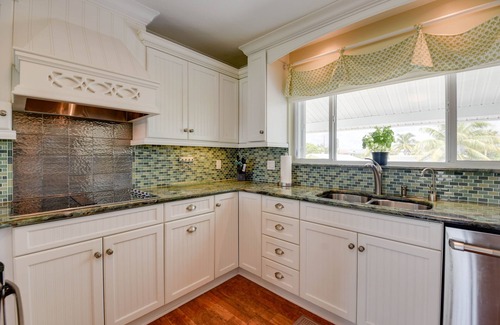 Big Pine Key House | Enjoy sunrises at this cozy canal front home !