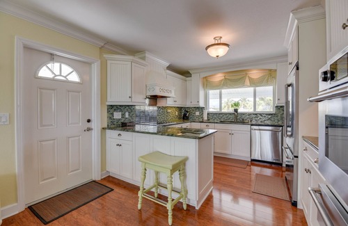 Big Pine Key House | Enjoy sunrises at this cozy canal front home !