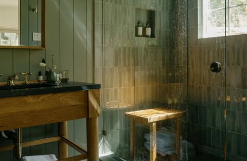 Guerneville Hotel | Enjoy the Calm and Reserved Ambiance! Free Private Parking, Outdoor Pool