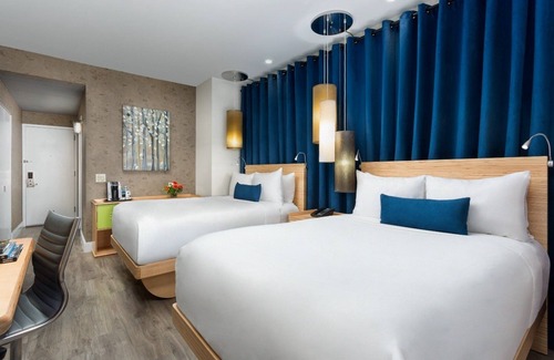 Upper West Side Hotel | Enjoy The City Life In The Heart Of NYC! Pet-friendly, Onsite Bar