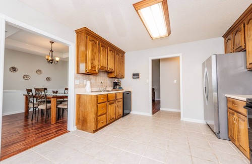 Warner Robins House | Enjoy the Creature Comforts House/King Bed/Pet Friendly