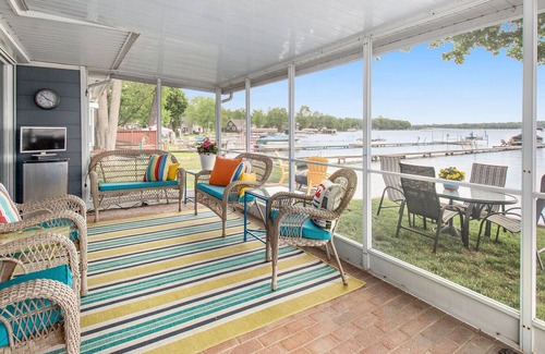 Pinckney House | Enjoy the lake in our family-friendly home with beautiful lake views!