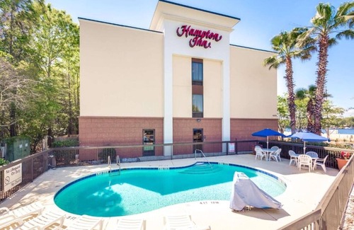 Niceville House | Enjoy the outdoors by the Rocky Bayou