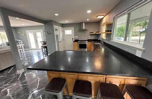 South Bechelli House | Enjoy the Sacramento River Retreat!