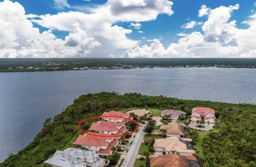 Gulf Cove House | Enjoy the ultimate escape in the Riverwood Golf Community on the Myakka River.