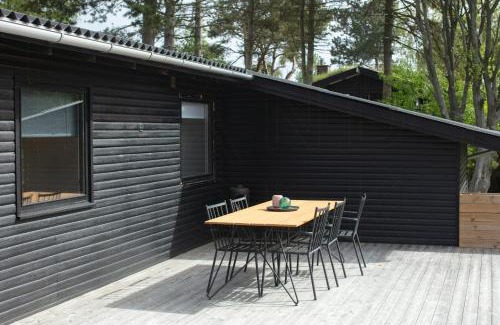 Ordrup House | Enjoy The Unique Nature In The Retro Cottage