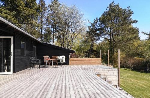 Ordrup House | Enjoy The Unique Nature In The Retro Cottage