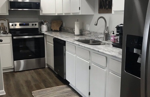 Rockwell Condo | Enjoy this 2BR/2BA condo on Lake Hamilton’s main channel. Minutes from downtown!